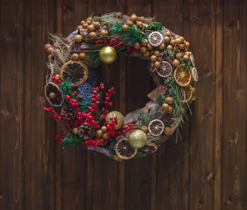 Feeling Festive? Here Are Some Fun & Creative Ways to Incorporate Traditional Christmas Decoration into Modern Spaces