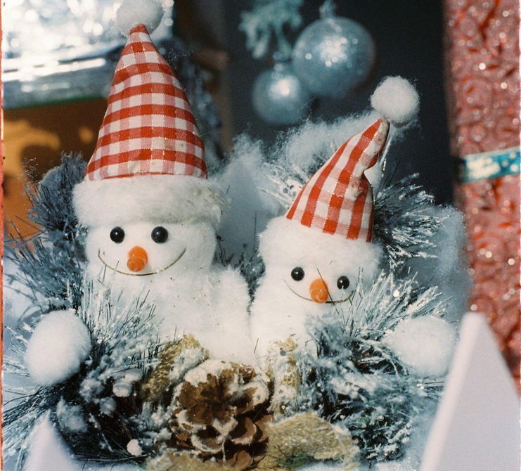 Decorating for the Holidays: The Benefits of Artificial Christmas Garlands