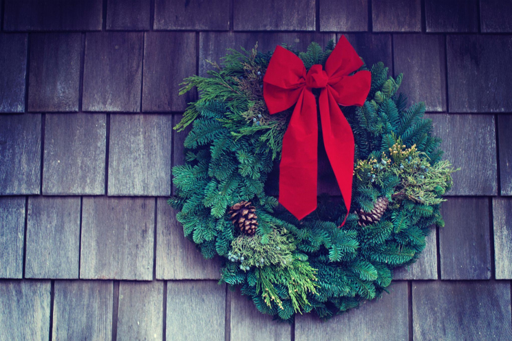 Artificial Christmas Wreaths: The Item You Need This Holiday Season