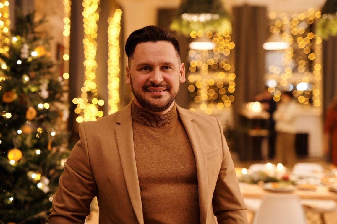 Create Magic with a 6 Ft Blue Christmas Tree